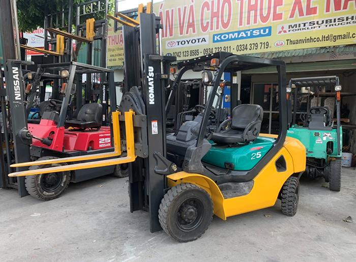 Xe nâng dầu Komatsu