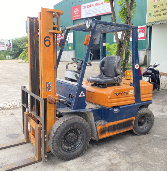xe nâng dầu toyata