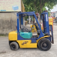 TV.D023-DV - Xe nâng dầu Komtatsu 2.5 tấn năm 2000