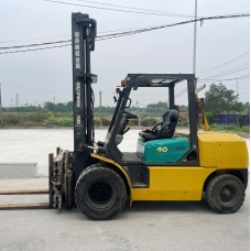 Xe nâng dầu cũ 4.0T, Komatsu FD40T-8 hàng Nhật Bãi chưa qua sử dụng tại Việt Nam,sản xuất năm 2006,mã xe TV.D083