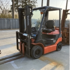 Xe nâng điện cũ ngồi lái 1.0T, TOYOTA 8FB10, hàng đã qua sử dụng (Nhật Bản) sản xuất 2020 mã TV.E455