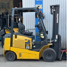 Xe nâng điện cũ ngồi lái 2.5T, KOMATSU FE25-1, hàng đã qua sử dụng (Nhật Bản),sản xuất năm 2019,mã xe TV.E371