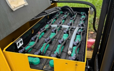 Hướng dẫn kiểm tra bình điện xe nâng định kỳ